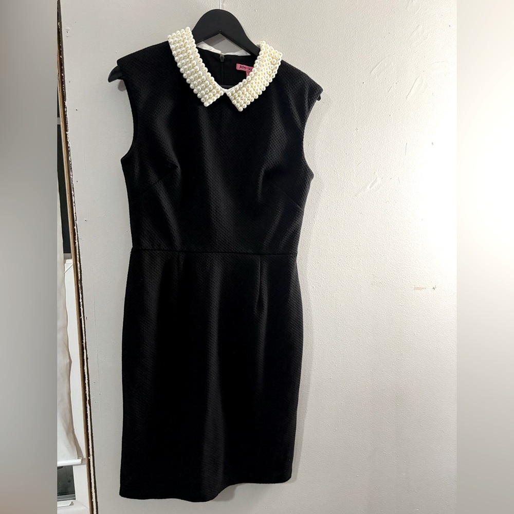 Stunning Betsy johnson pearl neck mini stretch dress!